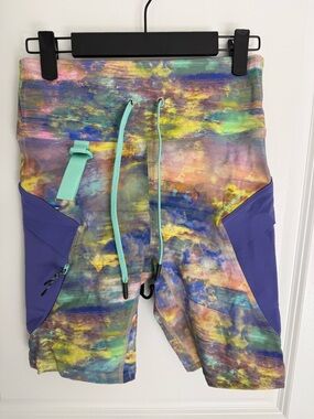 lululemon athletica women’s hiking Multicolor Tie-Dye Shorts with Purple Panels